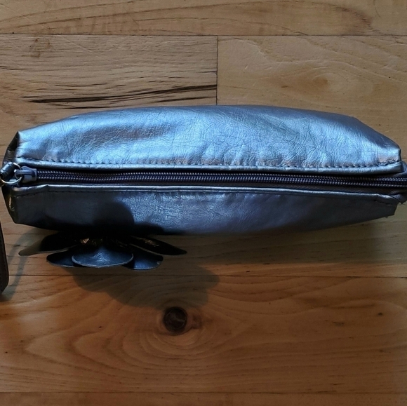 SEPHORA Metallic Gray Flower Appliqué Makeup Cosmetic Bag Pouch Wristlet - Picture 8 of 11